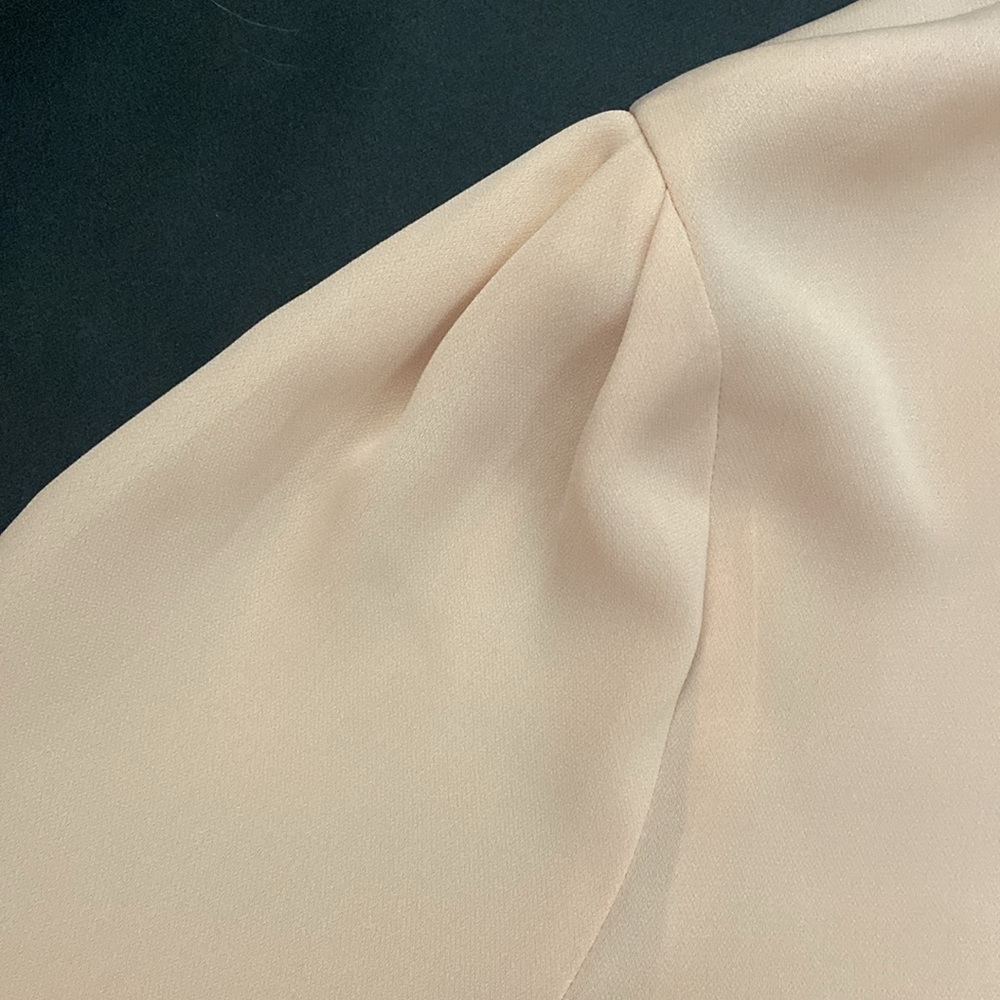 Gracia Key hole high neck neckline cascade cuffs blouse T19678 in beige - Picture 8 of 13